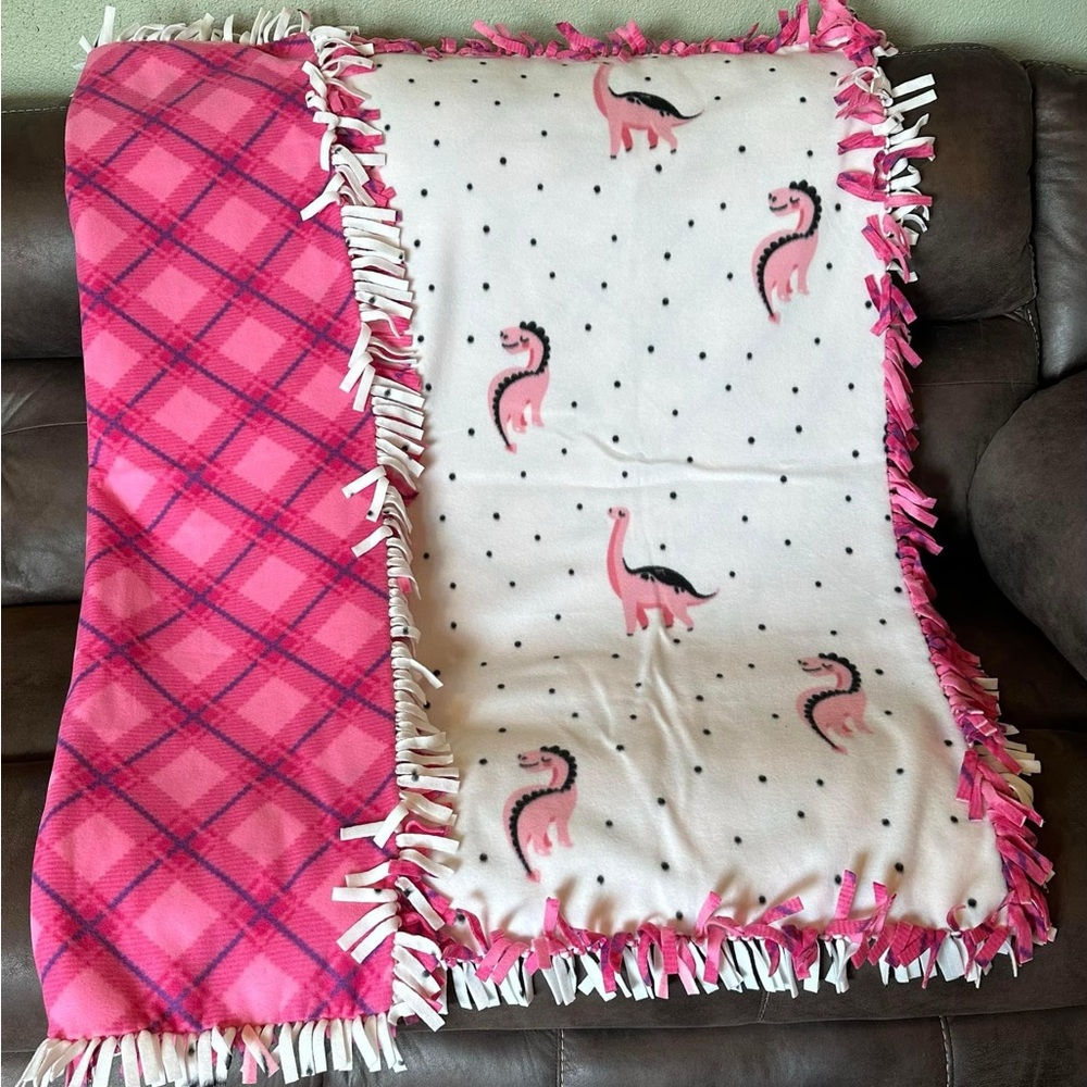 New Fleece Tie Blanket- Pink Dinosuars